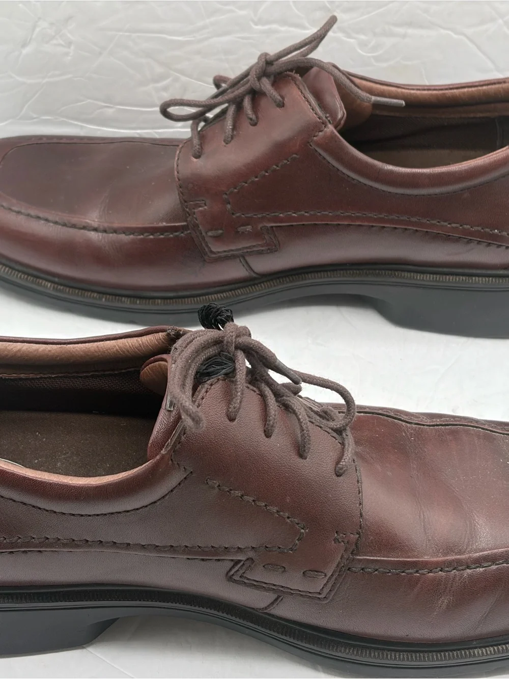 Nunn Bush Brown Leather Derby Shoes with Lace-Up Closure